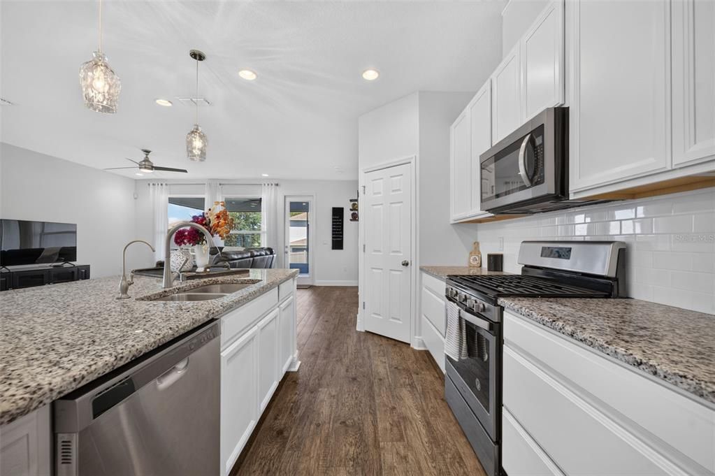 Active With Contract: $459,900 (3 beds, 2 baths, 1937 Square Feet)