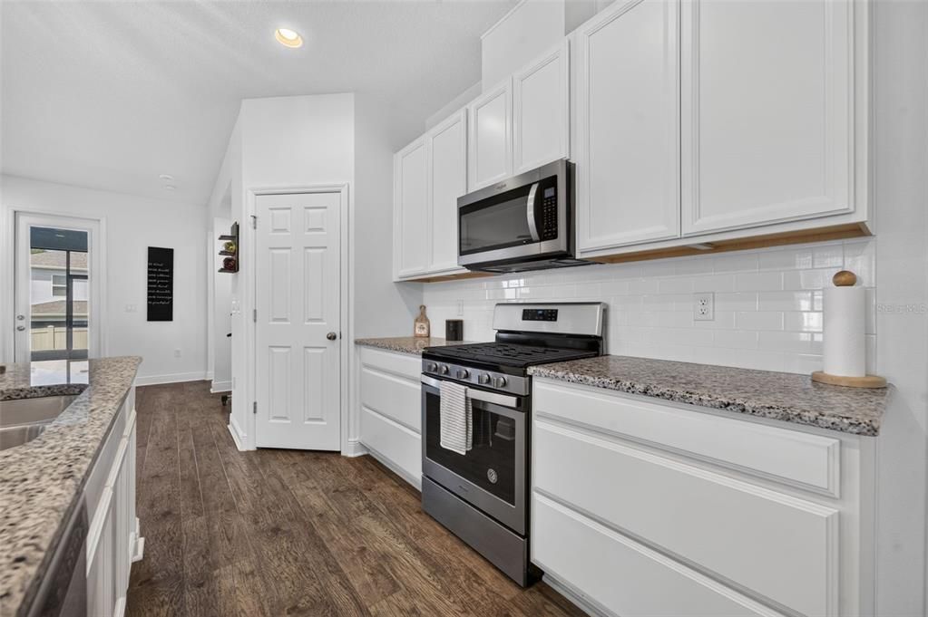 Active With Contract: $459,900 (3 beds, 2 baths, 1937 Square Feet)