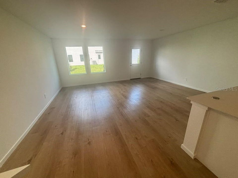 В аренду: $1,900 (3 спален, 2 ванн, 1386 Квадратных фут)