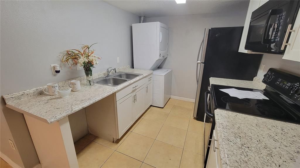 For Rent: $1,749 (3 beds, 2 baths, 893 Square Feet)