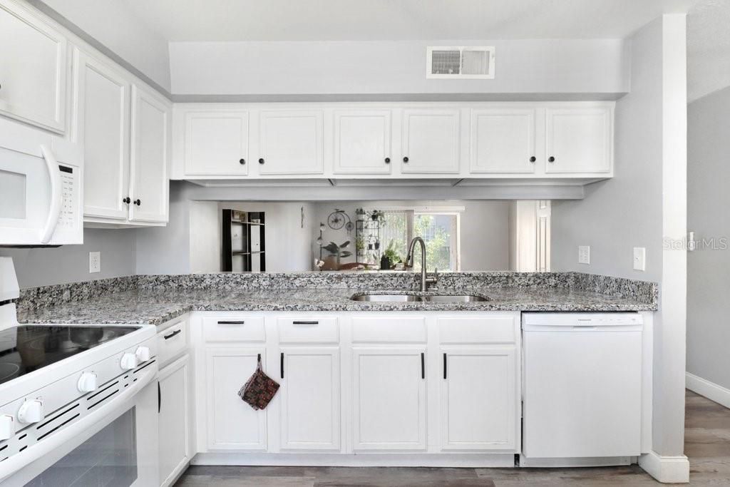 For Sale: $229,000 (3 beds, 2 baths, 1192 Square Feet)