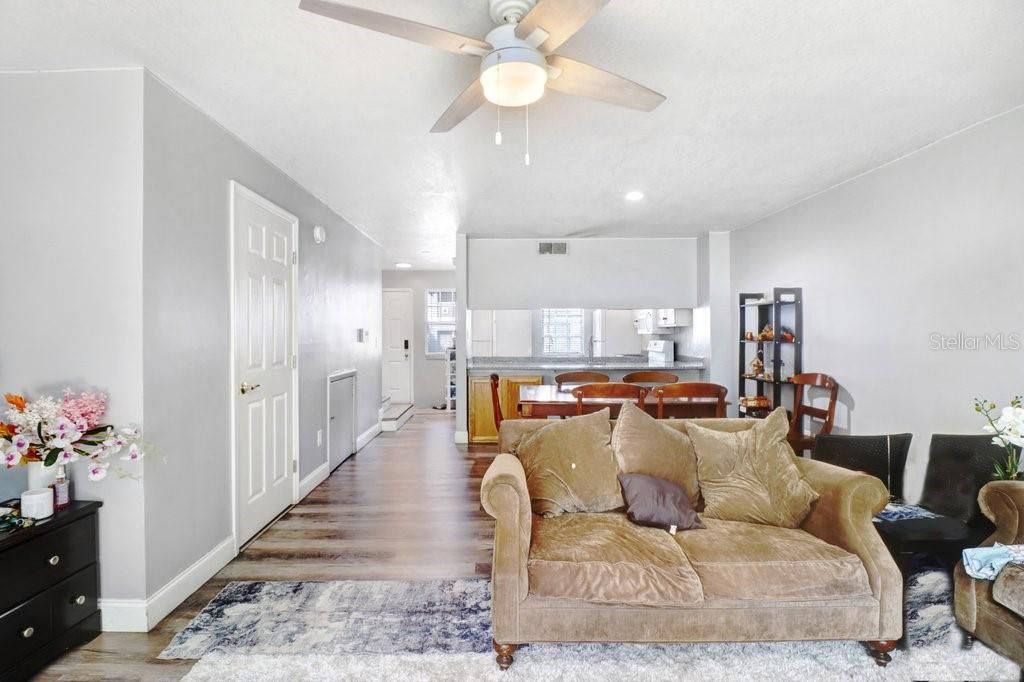 For Sale: $229,000 (3 beds, 2 baths, 1192 Square Feet)