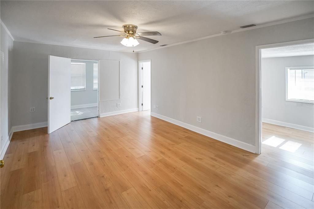 En Venta: $235,000 (4 camas, 2 baños, 1366 Pies cuadrados)