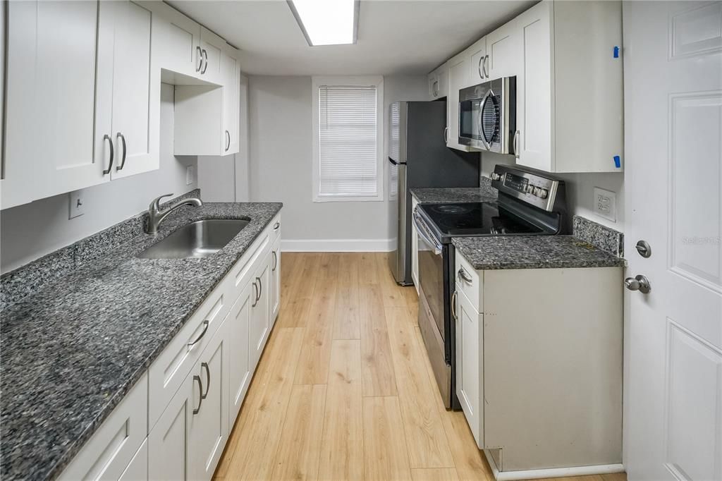 En Venta: $235,000 (4 camas, 2 baños, 1366 Pies cuadrados)