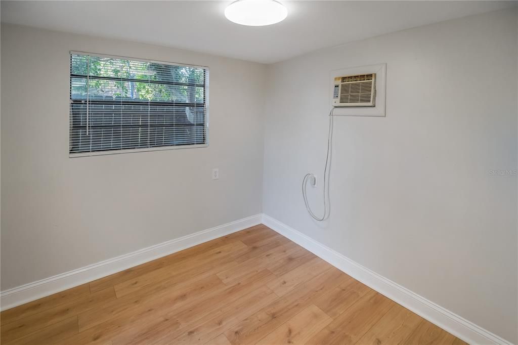 En Venta: $235,000 (4 camas, 2 baños, 1366 Pies cuadrados)
