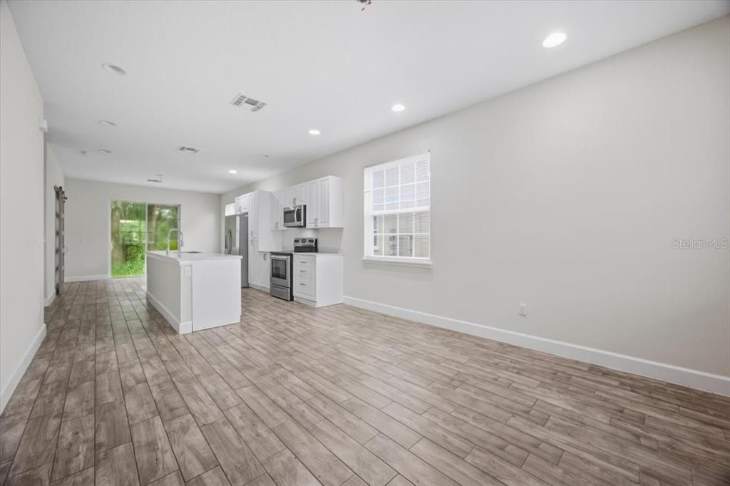 En Venta: $325,000 (4 camas, 2 baños, 1734 Pies cuadrados)