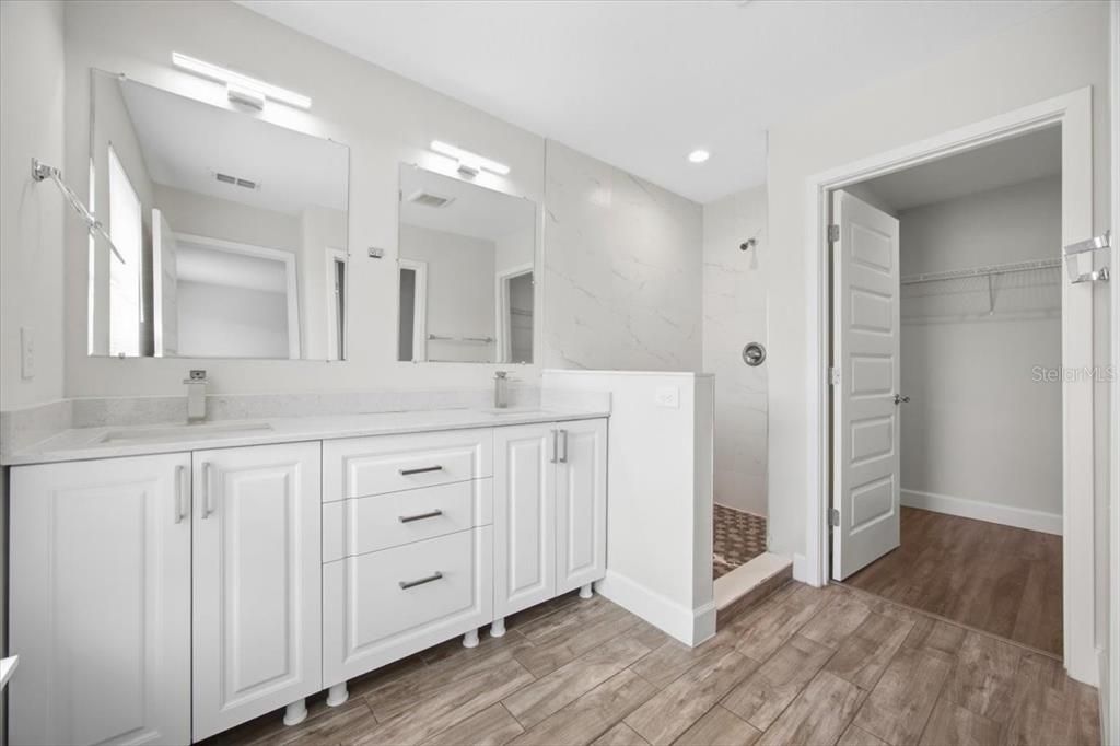 En Venta: $325,000 (4 camas, 2 baños, 1734 Pies cuadrados)