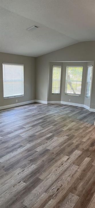 For Rent: $3,100 (4 beds, 2 baths, 2114 Square Feet)