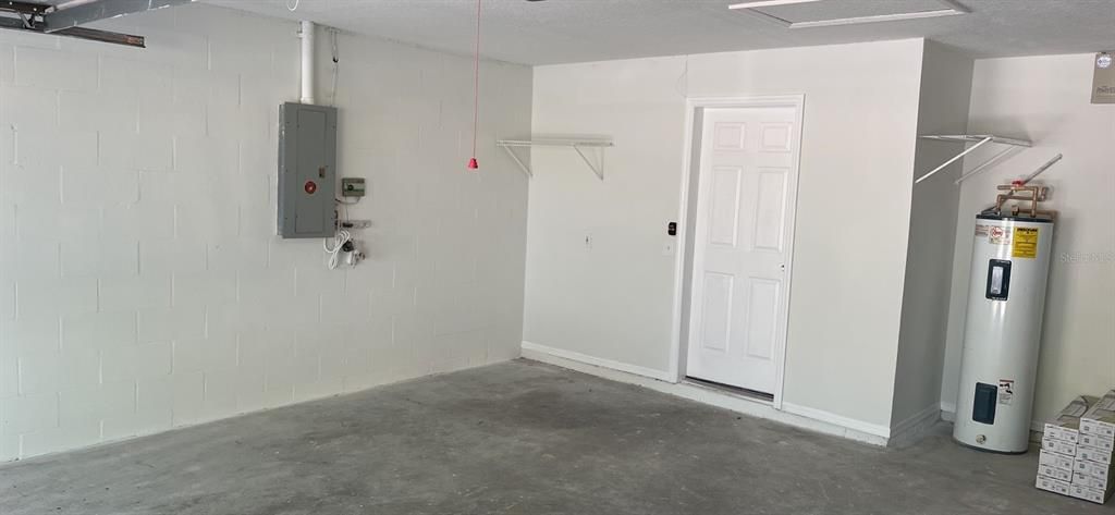 For Rent: $3,100 (4 beds, 2 baths, 2114 Square Feet)