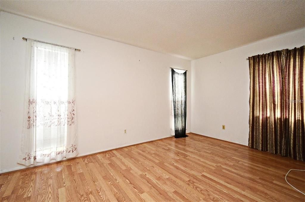 En Venta: $329,000 (3 camas, 2 baños, 1631 Pies cuadrados)