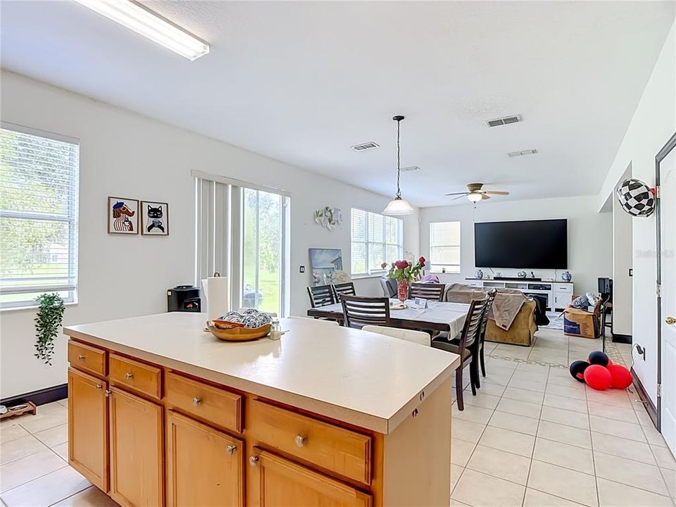 En Venta: $505,000 (4 camas, 2 baños, 3424 Pies cuadrados)