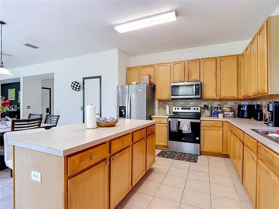 En Venta: $505,000 (4 camas, 2 baños, 3424 Pies cuadrados)