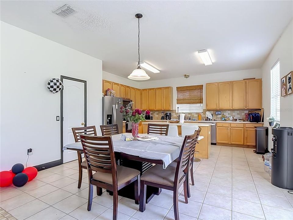 En Venta: $505,000 (4 camas, 2 baños, 3424 Pies cuadrados)
