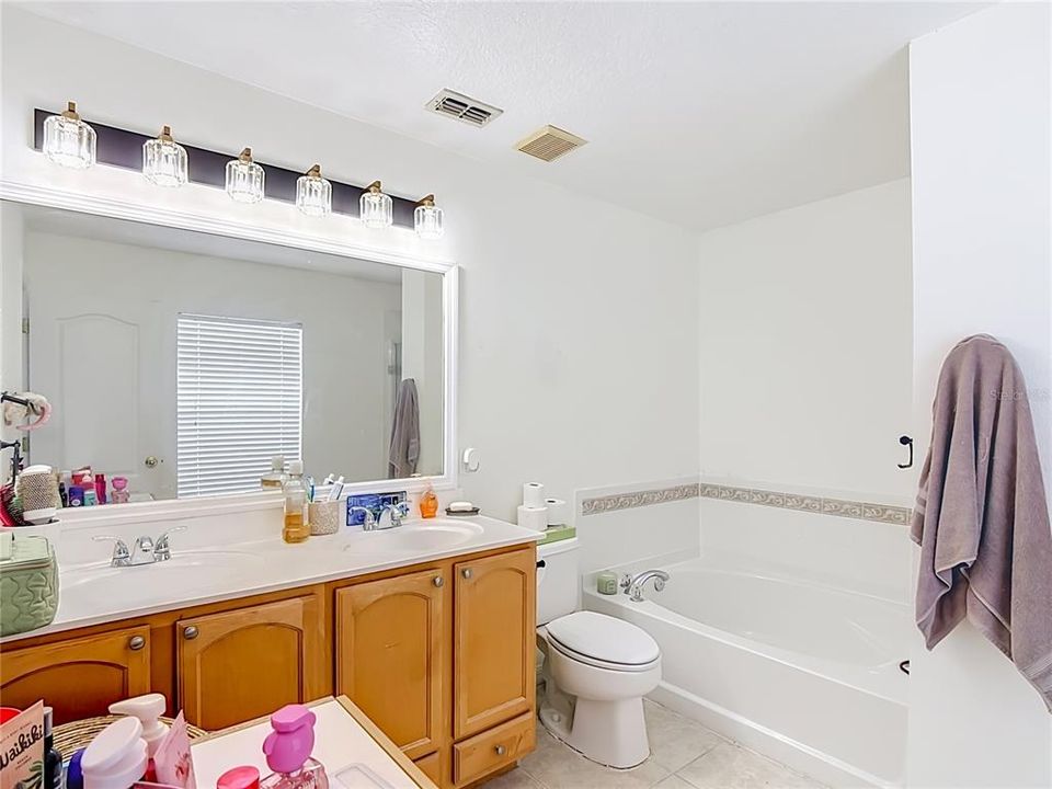 En Venta: $505,000 (4 camas, 2 baños, 3424 Pies cuadrados)