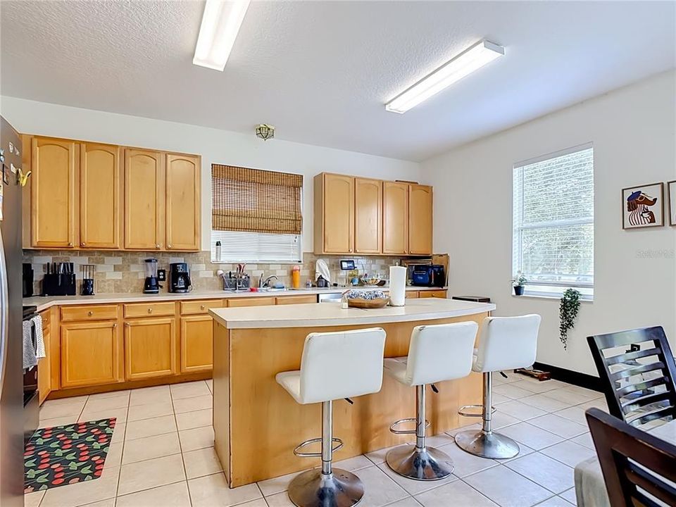 En Venta: $505,000 (4 camas, 2 baños, 3424 Pies cuadrados)