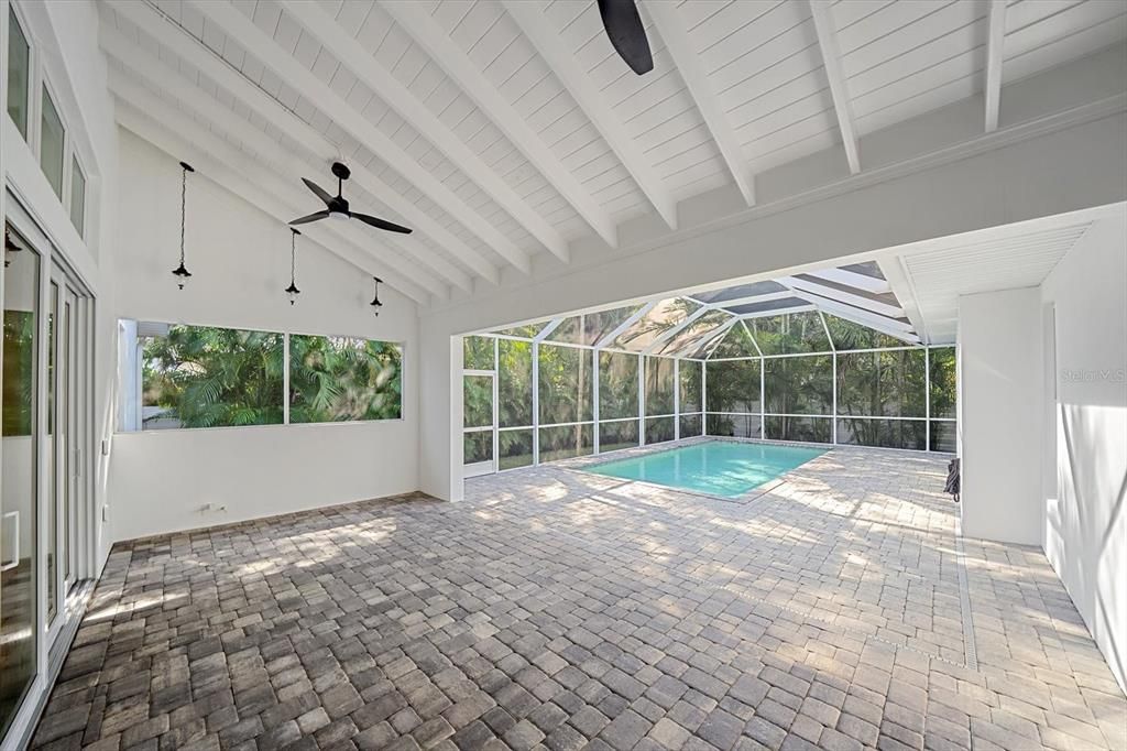 En Venta: $1,549,000 (3 camas, 2 baños, 2521 Pies cuadrados)