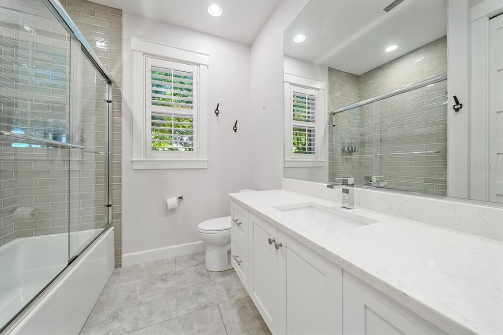 En Venta: $1,549,000 (3 camas, 2 baños, 2521 Pies cuadrados)