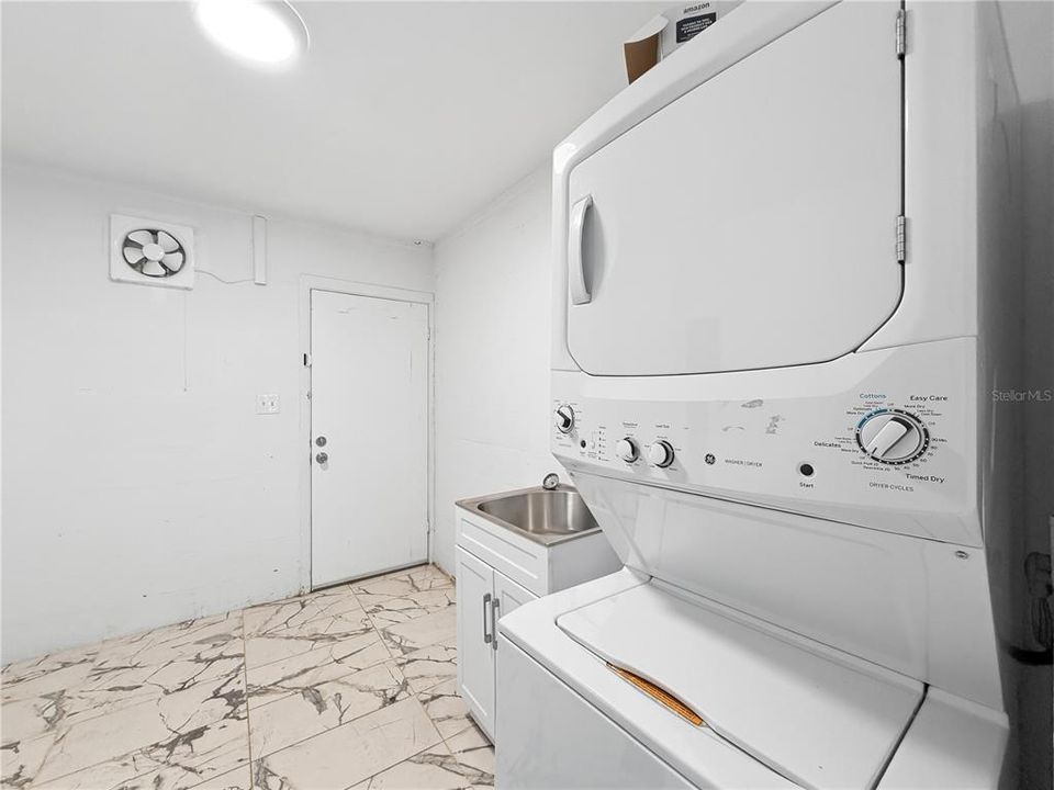 Activo con contrato: $2,000 (3 camas, 2 baños, 1056 Pies cuadrados)