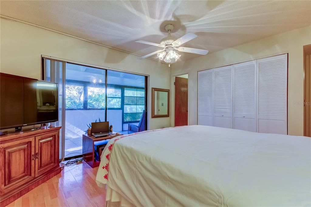 En Venta: $189,900 (2 camas, 2 baños, 1045 Pies cuadrados)