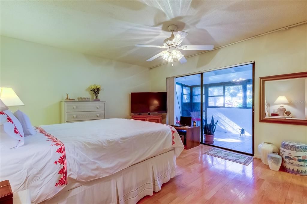 En Venta: $189,900 (2 camas, 2 baños, 1045 Pies cuadrados)