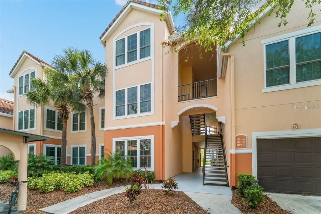 For Rent: $1,700 (1 beds, 1 baths, 829 Square Feet)