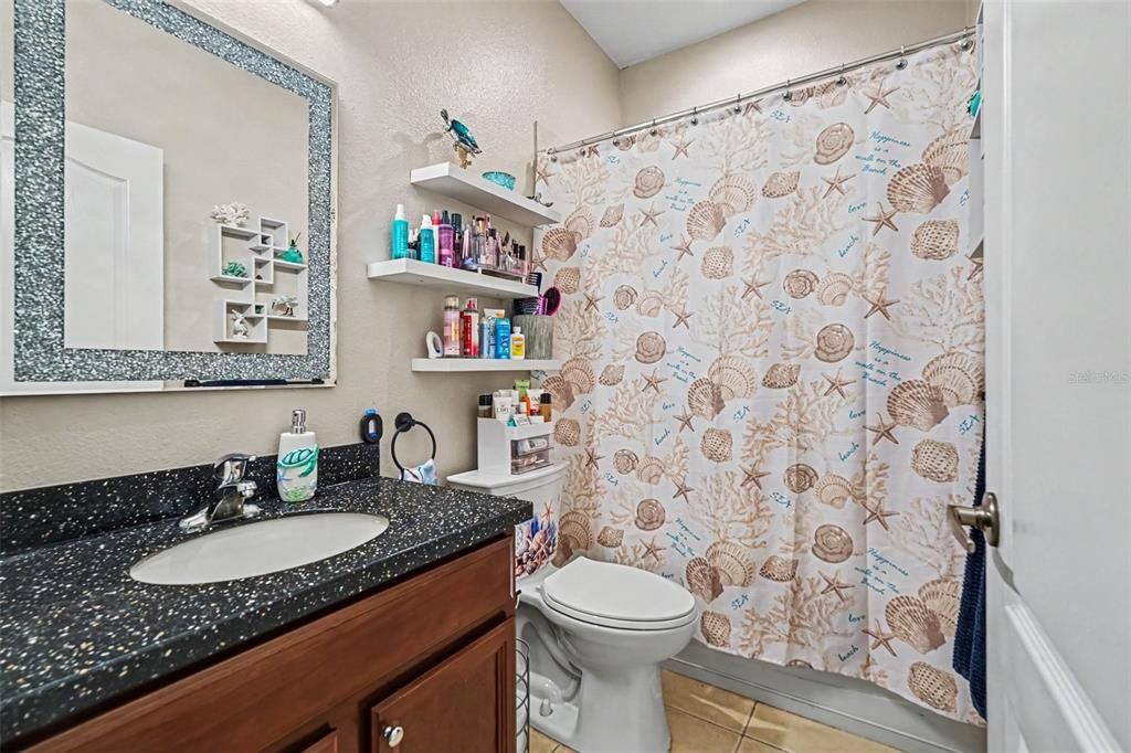 На продажу: $374,900 (4 спален, 2 ванн, 2011 Квадратных фут)