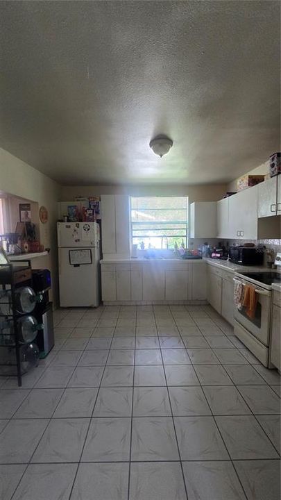 For Sale: $274,900 (3 beds, 1 baths, 1400 Square Feet)
