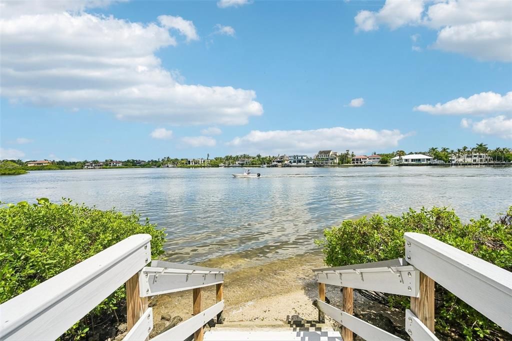 Active With Contract: $535,000 (2 beds, 1 baths, 1010 Square Feet)