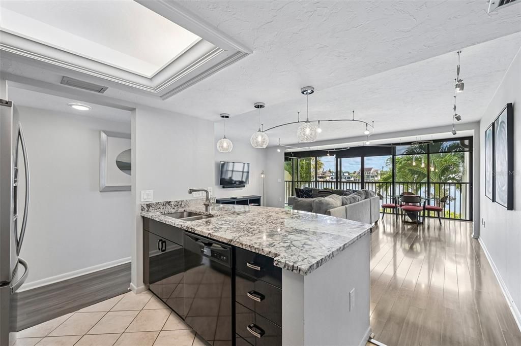 Active With Contract: $535,000 (2 beds, 1 baths, 1010 Square Feet)