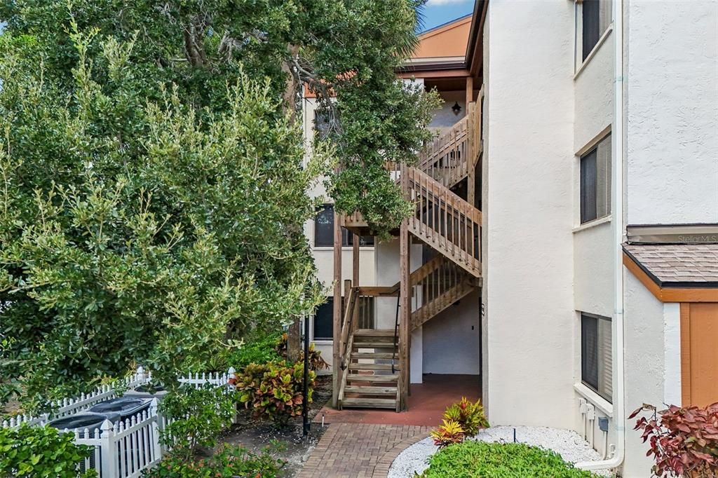 Active With Contract: $535,000 (2 beds, 1 baths, 1010 Square Feet)