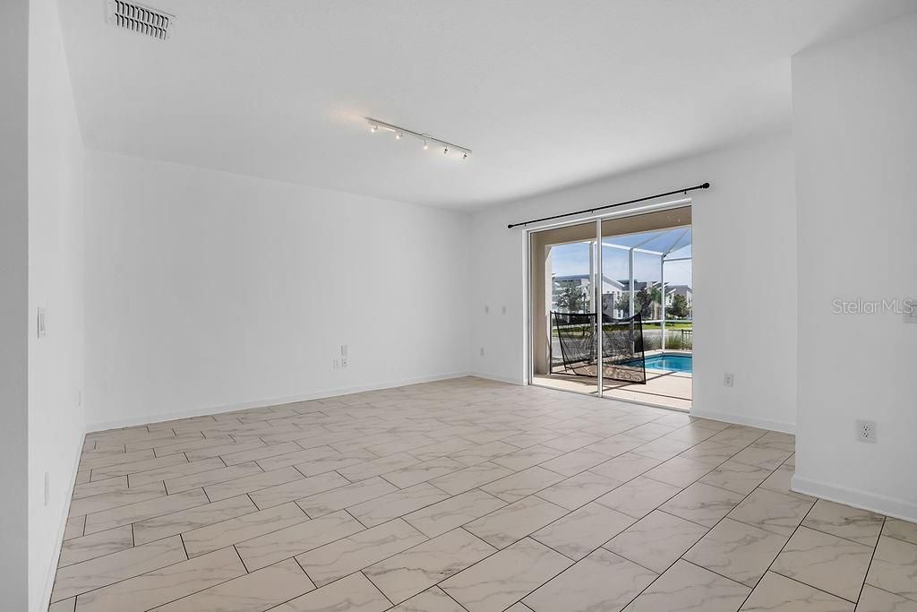 En Venta: $549,000 (6 camas, 5 baños, 3291 Pies cuadrados)