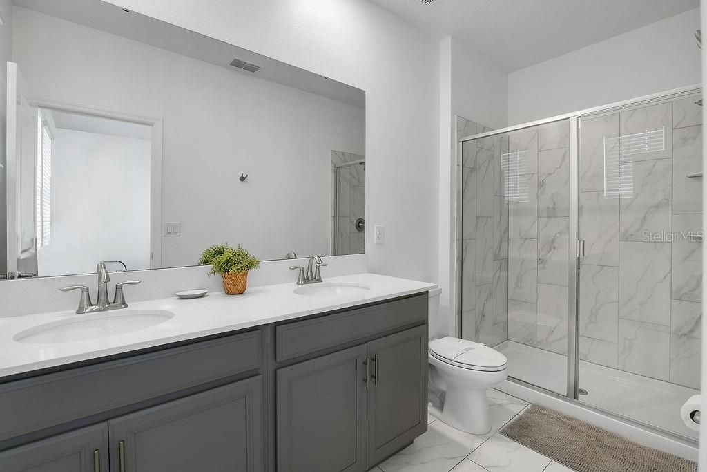 En Venta: $549,000 (6 camas, 5 baños, 3291 Pies cuadrados)