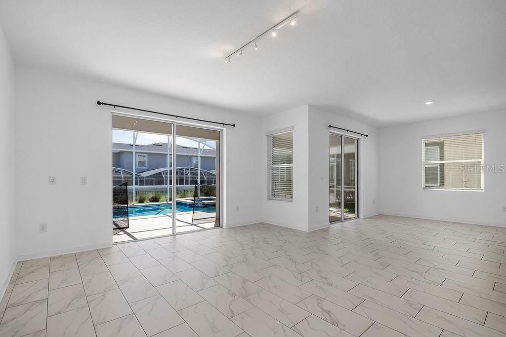 En Venta: $549,000 (6 camas, 5 baños, 3291 Pies cuadrados)
