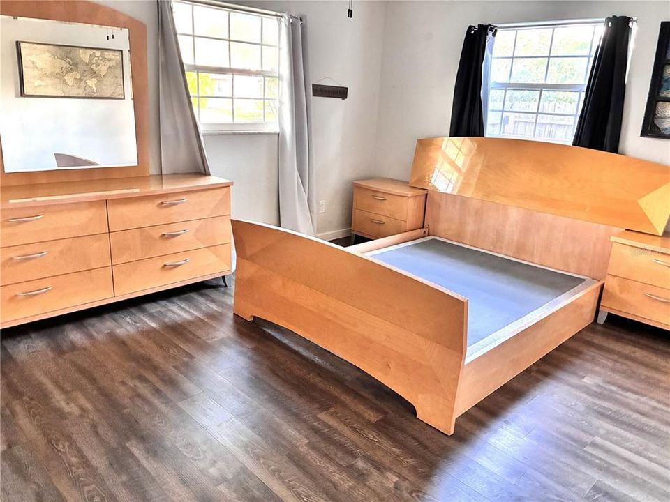 For Sale: $309,000 (2 beds, 1 baths, 891 Square Feet)
