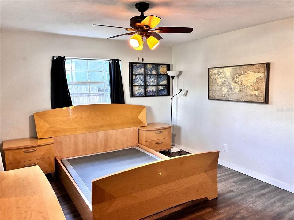 For Sale: $309,000 (2 beds, 1 baths, 891 Square Feet)