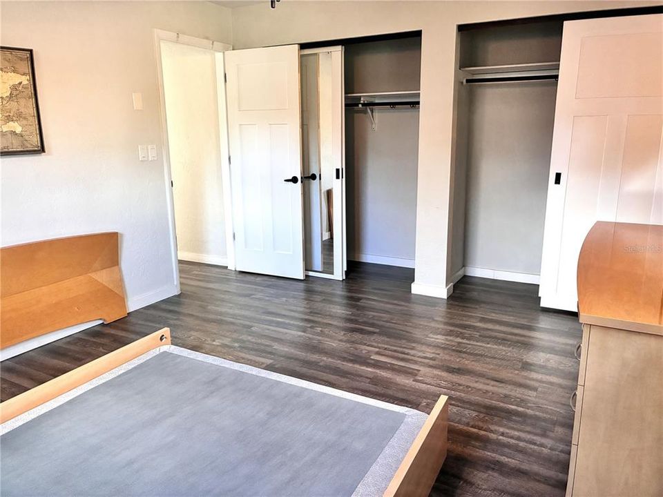 For Sale: $309,000 (2 beds, 1 baths, 891 Square Feet)