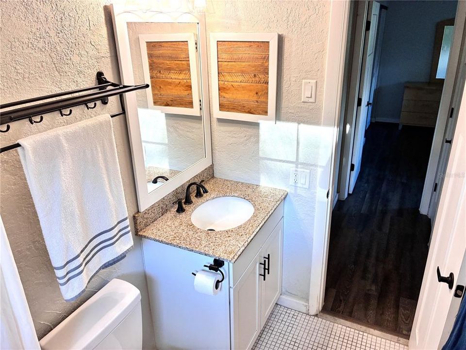 For Sale: $309,000 (2 beds, 1 baths, 891 Square Feet)