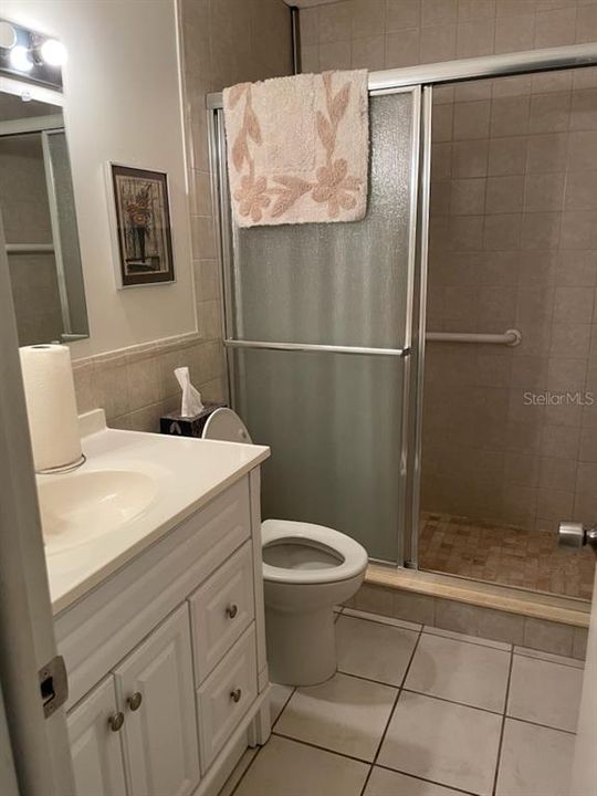 На продажу: $92,900 (2 спален, 1 ванн, 1040 Квадратных фут)
