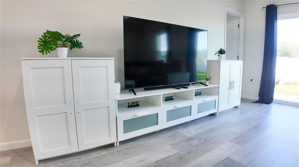 For Sale: $319,990 (4 beds, 2 baths, 1782 Square Feet)