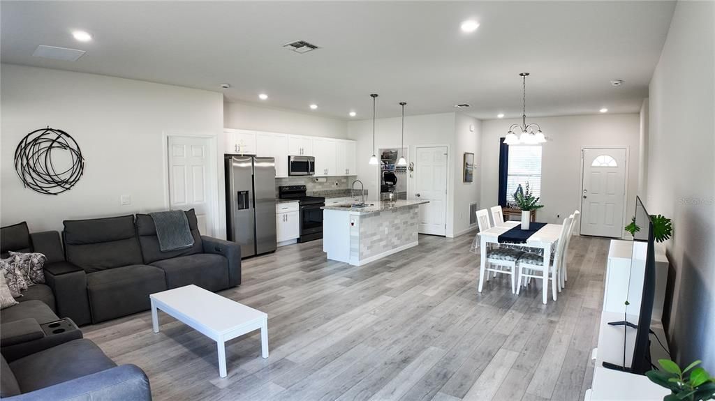 For Sale: $319,990 (4 beds, 2 baths, 1782 Square Feet)