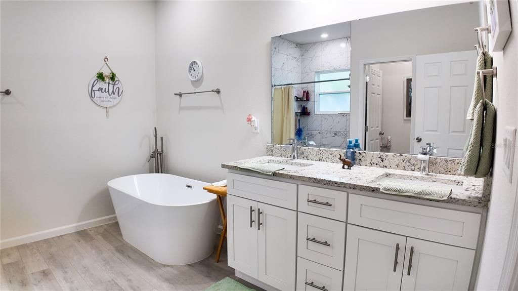 For Sale: $319,990 (4 beds, 2 baths, 1782 Square Feet)