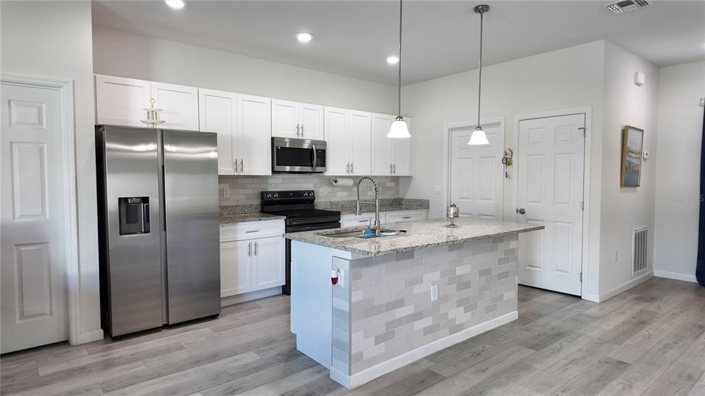 For Sale: $319,990 (4 beds, 2 baths, 1782 Square Feet)