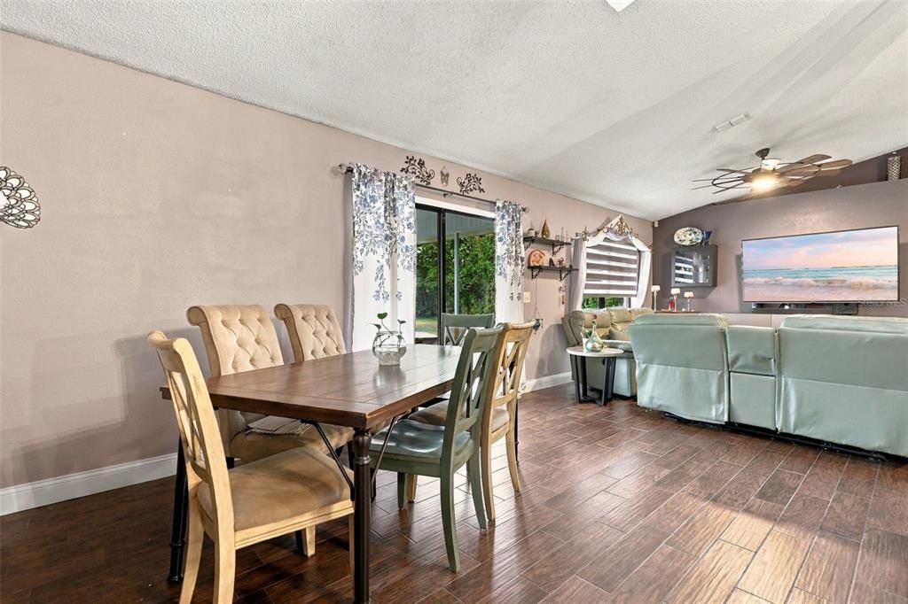 For Sale: $349,900 (3 beds, 2 baths, 1437 Square Feet)