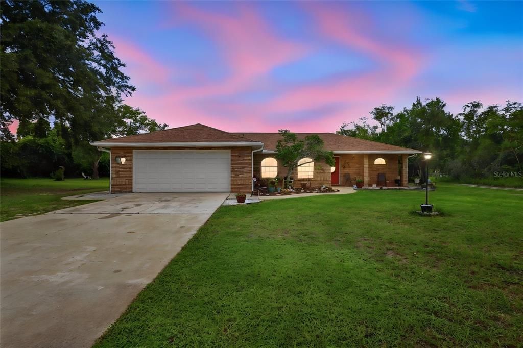 For Sale: $349,900 (3 beds, 2 baths, 1437 Square Feet)