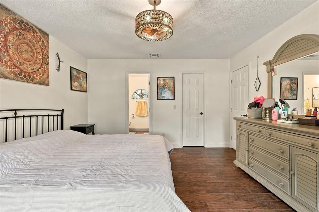 For Sale: $349,900 (3 beds, 2 baths, 1437 Square Feet)