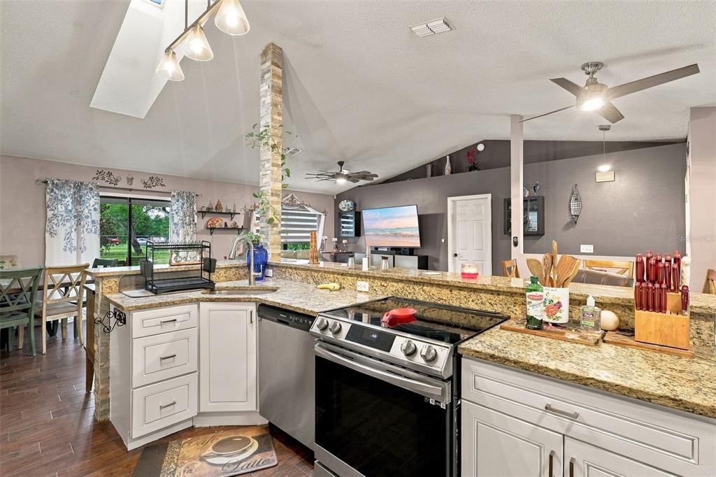 For Sale: $349,900 (3 beds, 2 baths, 1437 Square Feet)