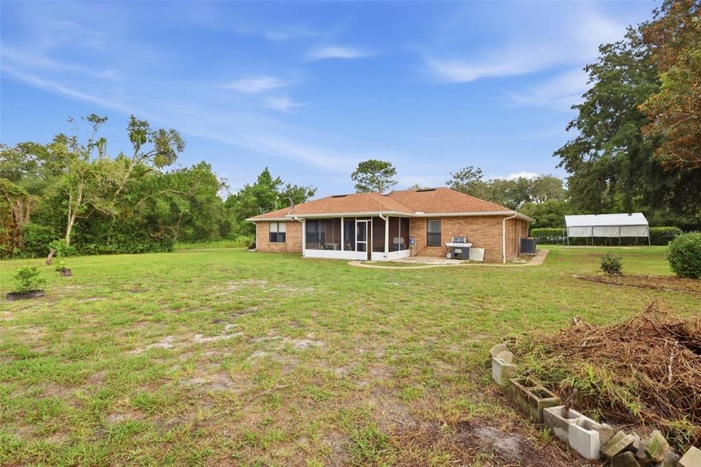 For Sale: $349,900 (3 beds, 2 baths, 1437 Square Feet)