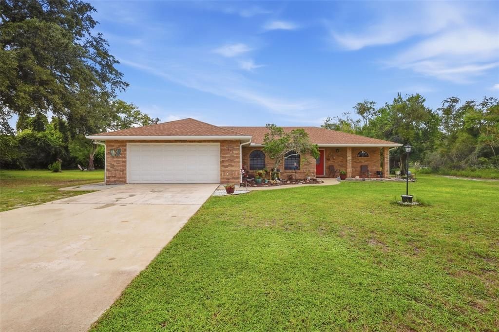 For Sale: $349,900 (3 beds, 2 baths, 1437 Square Feet)