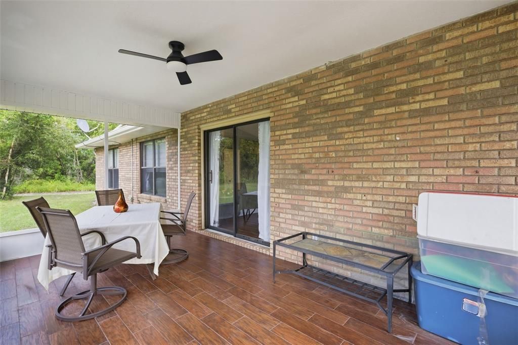 For Sale: $349,900 (3 beds, 2 baths, 1437 Square Feet)