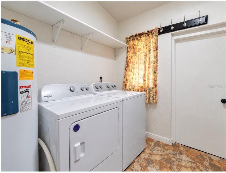 For Sale: $330,000 (3 beds, 2 baths, 1497 Square Feet)